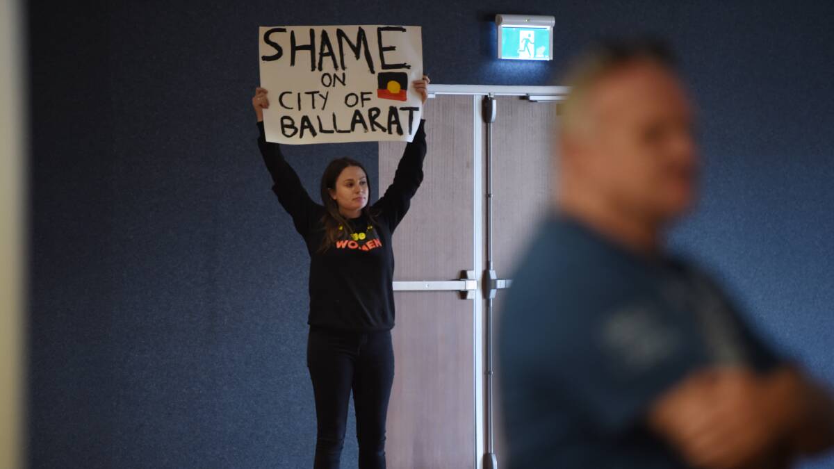 'Shame on the City of Ballarat': Protesters boo national anthem at awards event