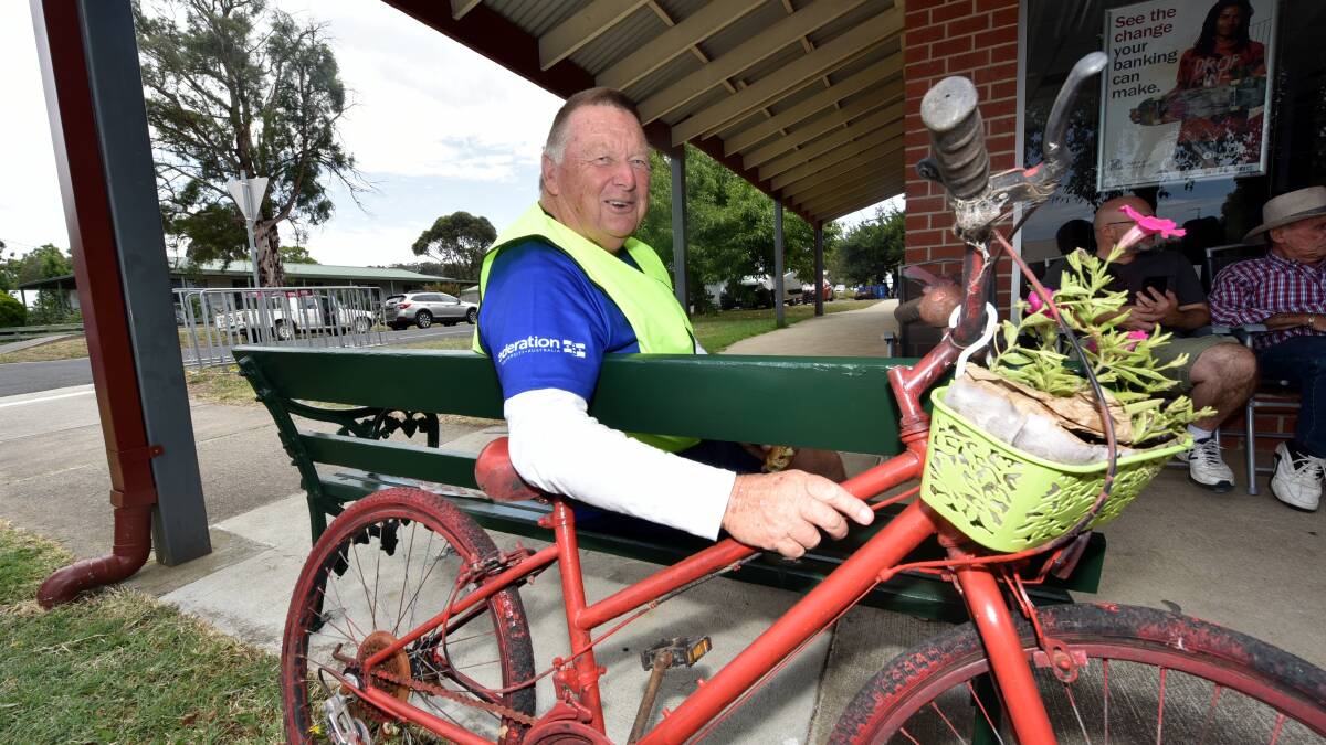 A bit rusty: Russell North came all the way from Alice Springs with his trusty treadly to get a glimpse of the country's best cyclists in action. Picture: Jeremy Bannister  