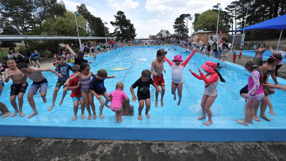 Kids take a dip at the Black Hill Aquatic Centre. Picture: Lachlan Bence 