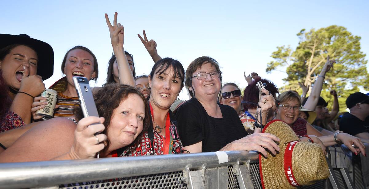 Beating the heat: Nearly 9000 people packed into the North Gardens on Saturday to hear from a homegrown line-up headed by John Farnham.  Picture: Dylan Burns. 