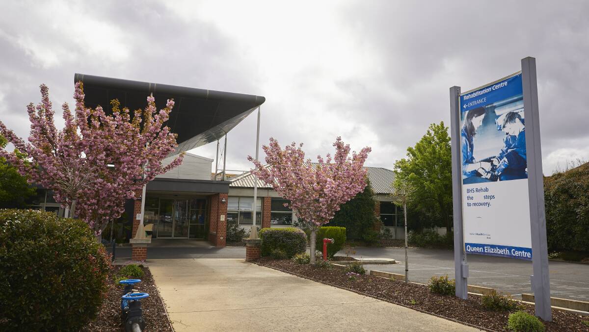 Ballarat Health Services employees have been told to undergo asbestos testing after broken pieces of the building material were found at a building in the Queen Elizabeth Centre. 