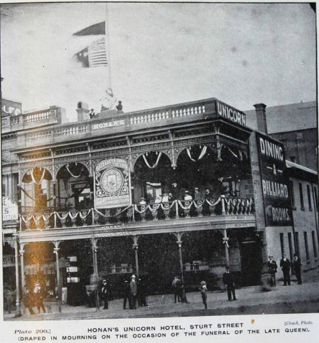 1901: The Unicorn repainted and covered for Victoria's funeral.