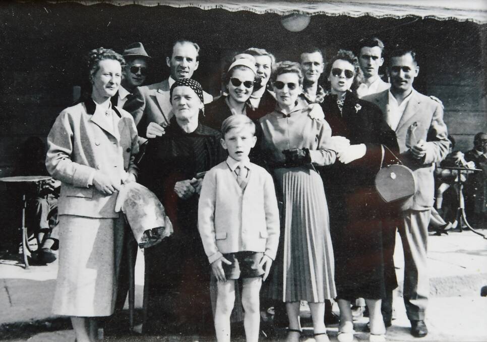 Day of leaving for Australia 1954: Maria Martin on the right in dark dress.