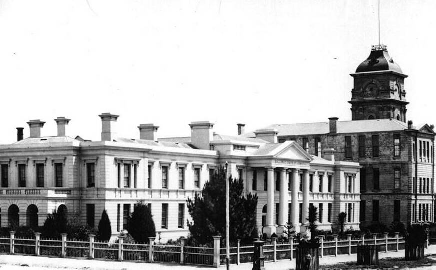 The Miners' Hospital (later Ballarat Base Hospital), on the corner of Sturt and Drummond Streets, demolished in 1934. The Prince Alfred tower in the background was demolished in 1955.