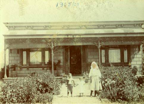 Victory in 1908, Mabel Chung and her siblings in front of the house.