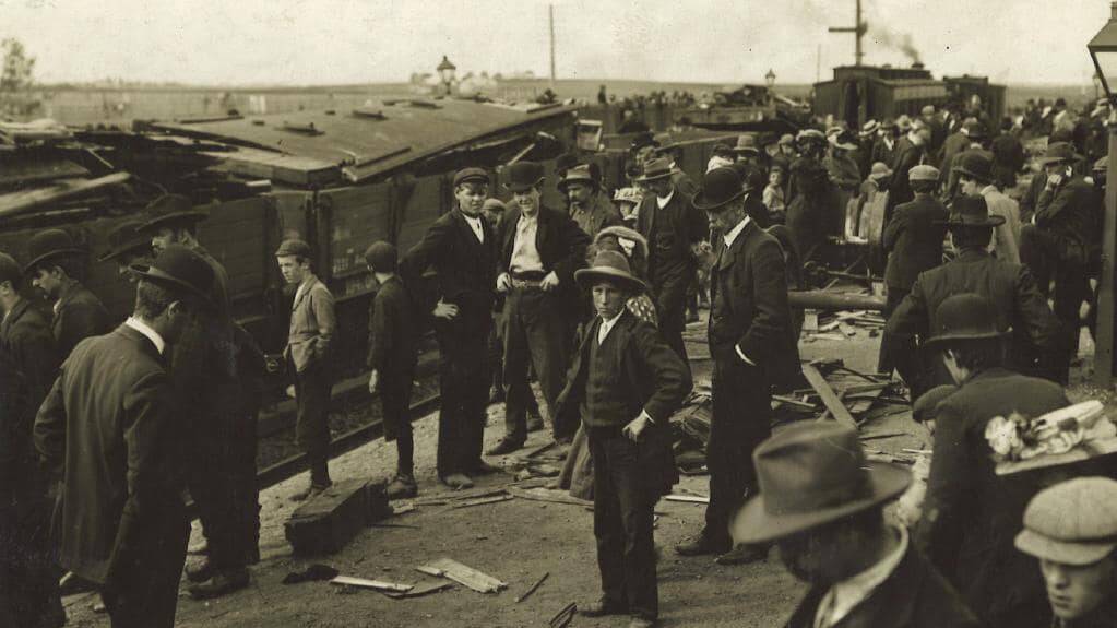 Total devastation: Crowds on the Sunshine station platform the following day: Picture: The Age.