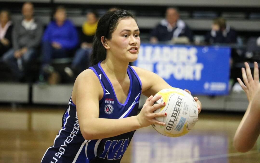 HOPING FOR A BREAKTHROUGH: Sovereigns championship mid-courter Maria Tahi fires off her pass during Sovereigns round five loss to Hawks Netball. Picture: Supplied.