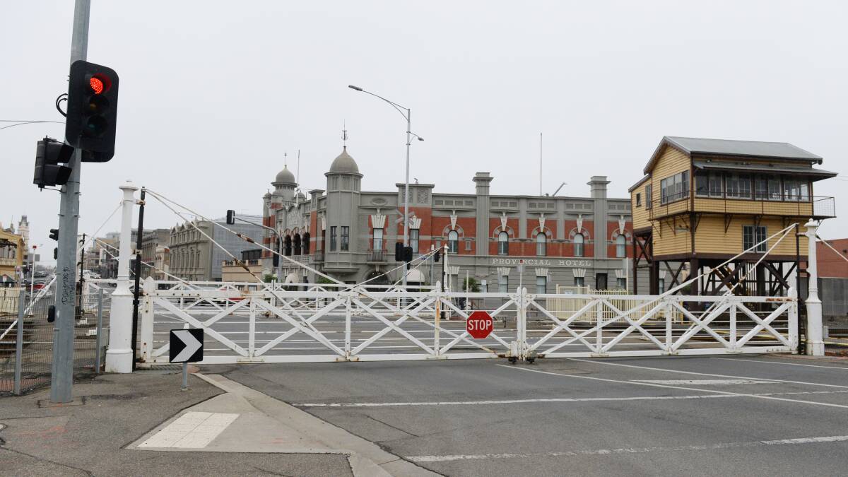 'An operating treasure': More calls to fully restore historic Lydiard Street gates