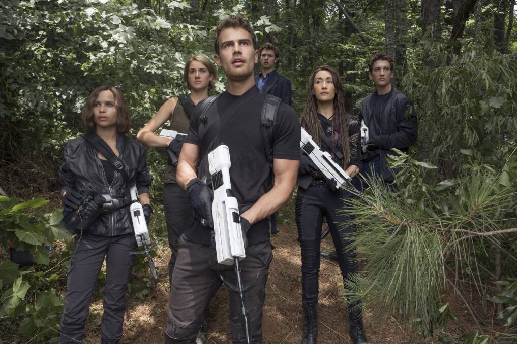 Christina (Zoe Kravitz), Tris (Shailene Woodley), Four (Theo James), Caleb (Ansel Elgort), Tori (Maggie Q) and Peter (Miles Teller) in a scene from THE DIVERGENT SERIES: ALLEGIANT.
