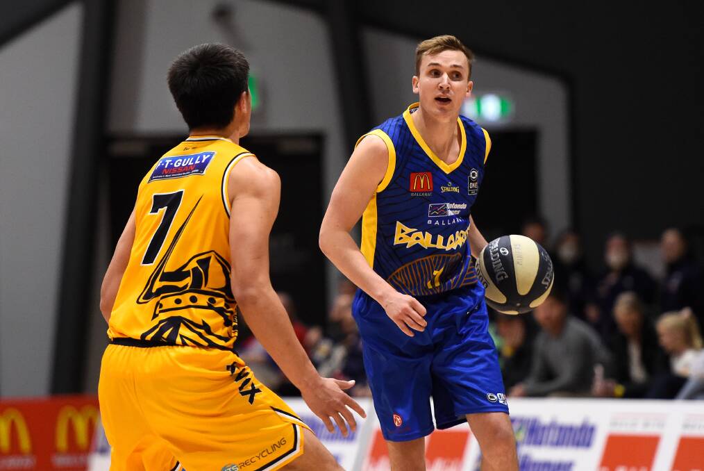 CLUTCH: Emmett Naar was eye-catching in his Ballarat Miners debut on Saturday night in the win over Knox. Picture: Adam Trafford