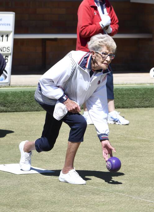 CONCENTRATION: Central Wendouree's Marilyn Blake keeps her eye on the prize in Tuesday Premier bowls. Picture: Lachlan Bence