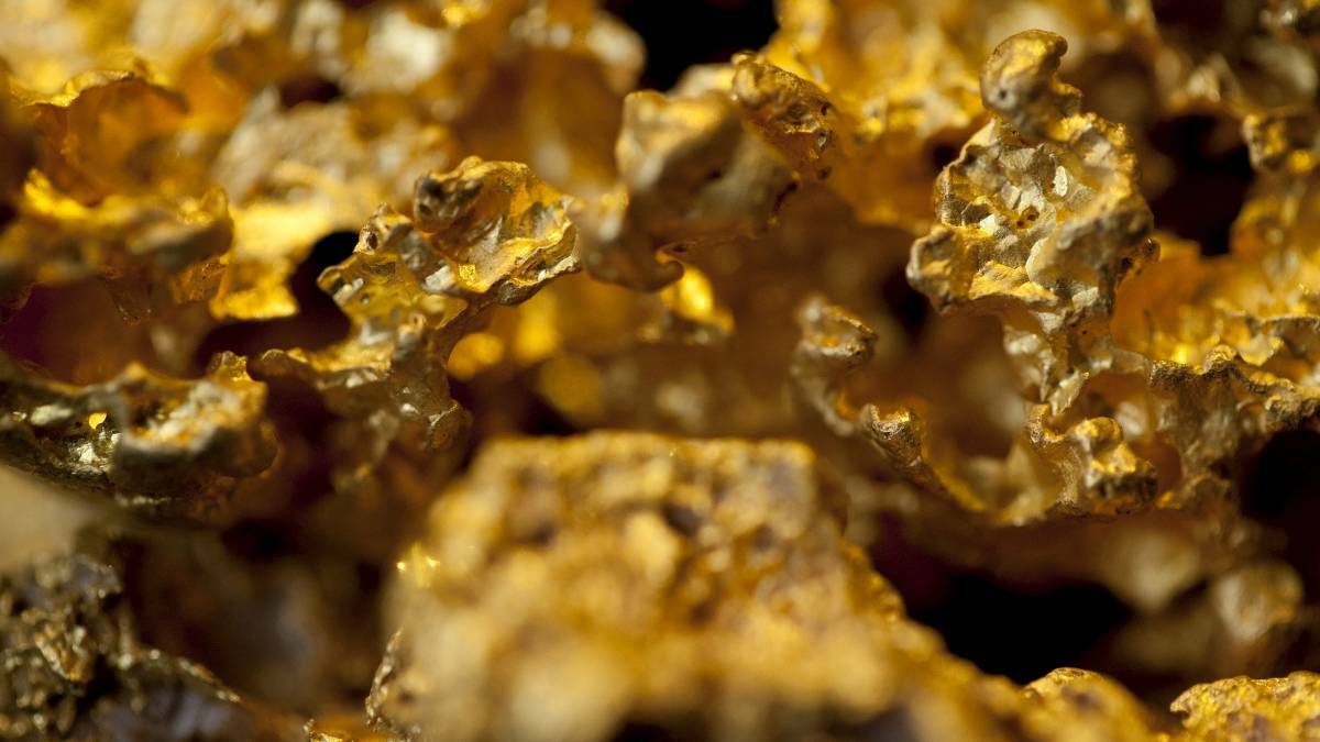 Плотный золото. Плотное золото. Драгоценные металлы. Пчелиное золото. Плавление золота.