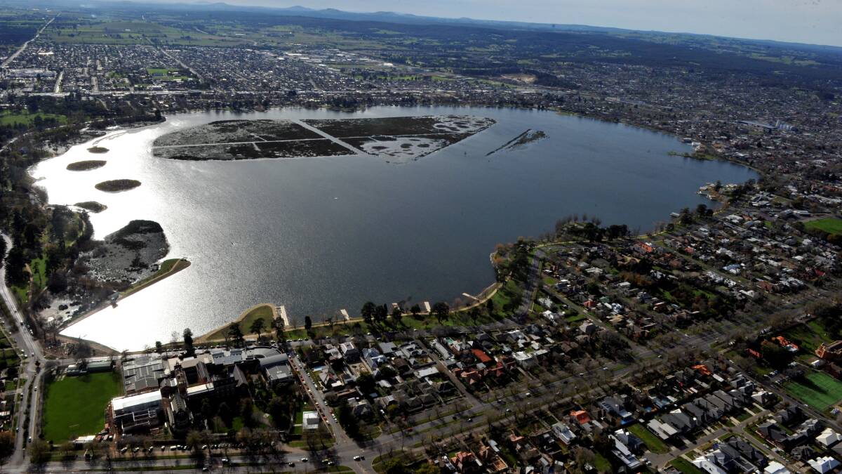 It might be a great idea to bring 1000 workers into Ballarat, but you need the facilities to cope says the Planning Institute of Australia.