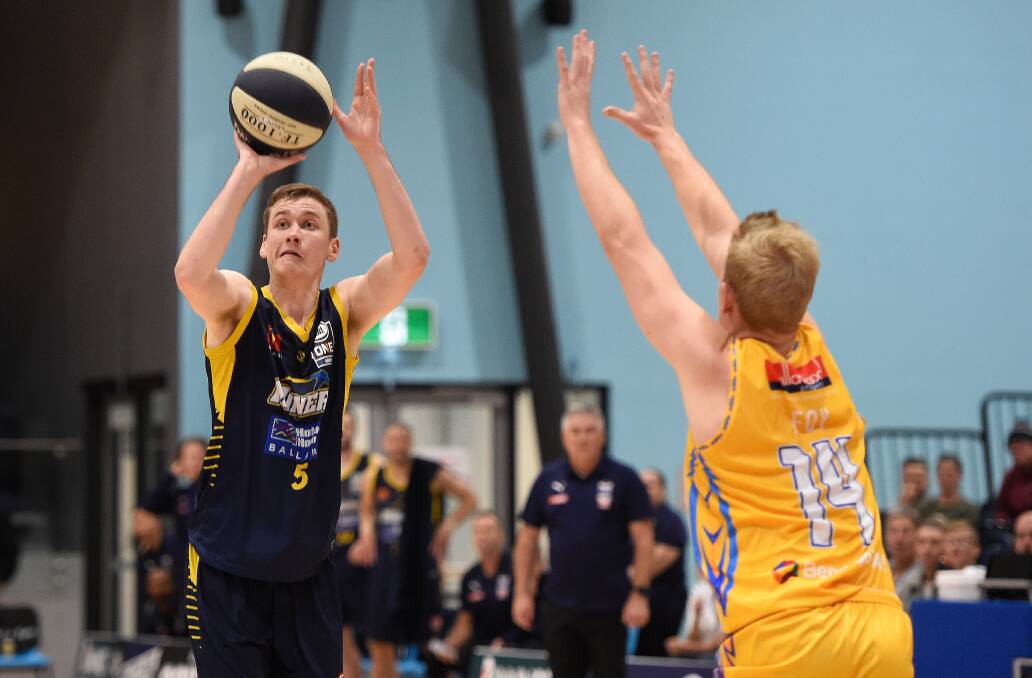 Sam Short had the hot hand late in the game, almost snatching an unlikely win for the Miners. Picture: Adam Trafford
