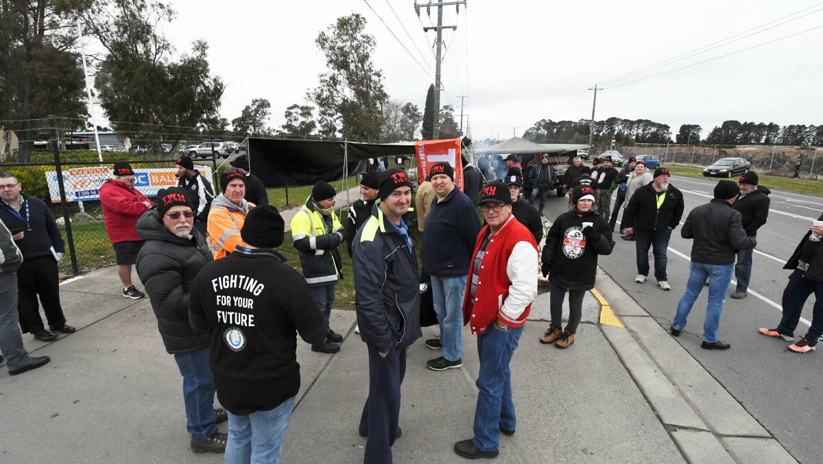 Bus drivers picket outside CDC Ballarat on Tuesday morning. Picture: Lachlan Bence