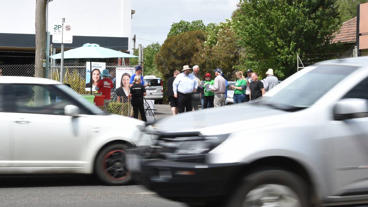 The polling centre is on a busy stretch of La Trobe Street near the Maxi Foods Supermarket. Picture: Kate Healy