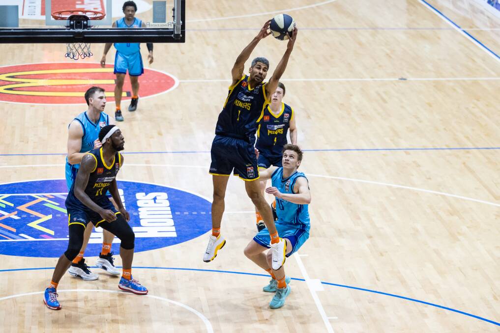 HIGH CLASS: Preston Bungei scored the winning bucket with a dunk with just one second on the clock on Sunday. Picture: Luke Hemer