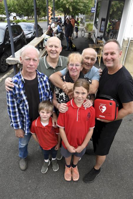How quick-thinking residents and an AED saved a life