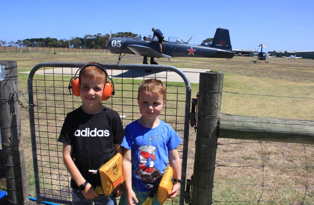Flynn and Hudson before their helicopter filght