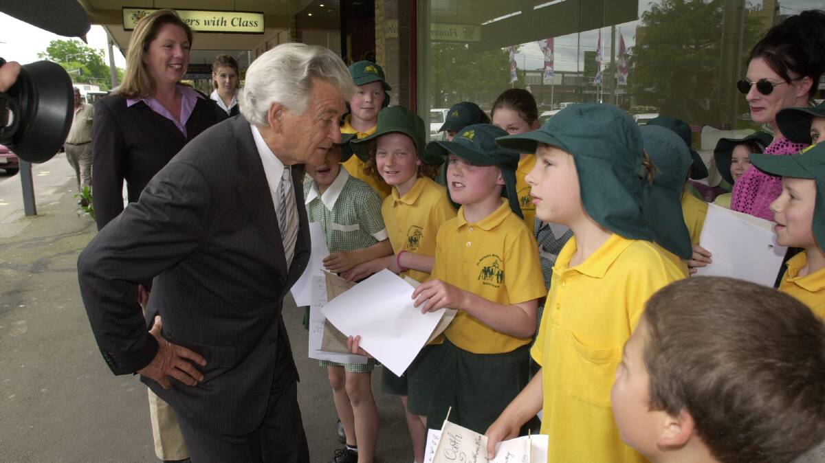 Bob Hawke and Catherine King going on walkabout in Sturt St, meeting students from St Patrick's Primary School.
