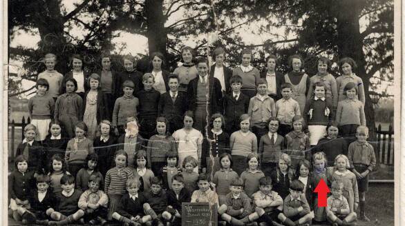 Doreen Shearer (née Taylor), indicated by an arrow, as she appeared in a Warrenheip Primary School picture in 1935. Picture: courtesy the Blackmore family. 