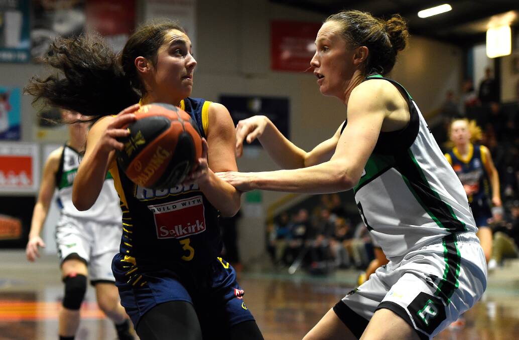 YOUNG GUN: Georgia Amoore faces up to her defender while playing for the Ballarat rush in the 2019 NBL1 competition. Picture: Adam Trafford