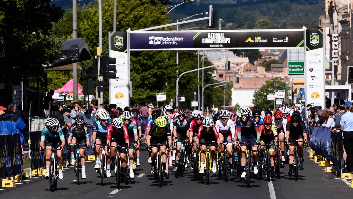 GRAND SETTING: A packed bunch of elite and under-23 women riders make their way up Sturt Street in a criterium at the nationals.