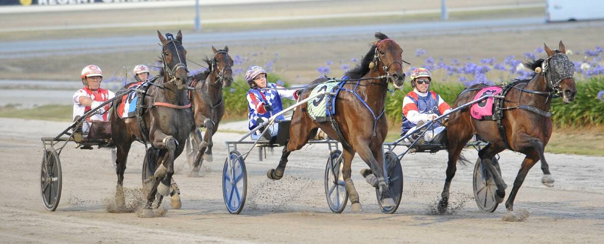 TIGHT: Dance Craze keeps Tornado Valley and Wobelee at bay in the EB Cochran Trotters' Cup in Ballarat. Picture: Lachlan Bence