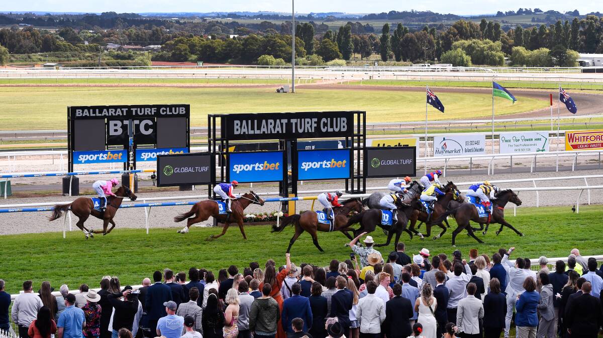 The field races down the home straight at last weekend's Ballarat Cup. Picture: Adam Trafford