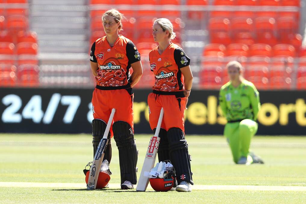 The world's top-ranked all-rounder Sophie Devine, left, and Widen's Leading Women Cricket in the World Beth Mooney, right, are set to play in Ballarat with the Perth Scorchers. Picture: Getty Images