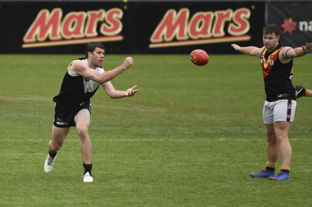 Ryan Hobbs moves the ball on. Picture: Lachlan Bence