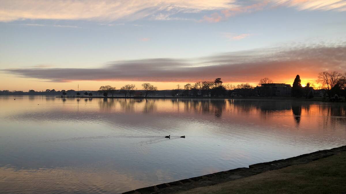CHILLY STARTS: Lake Wendouree this morning. Picture: Jarrod Ryan