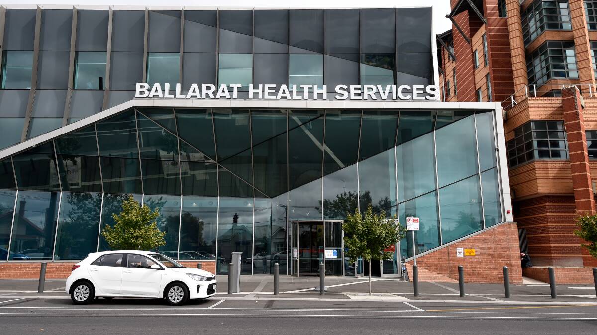 Melbourne medical students banned from doing Ballarat placements unless they relocate