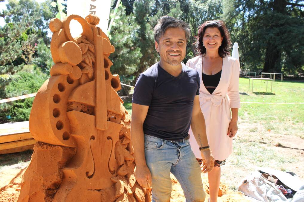 Sand sculptor Leo Vamvalis and mayor Samantha McIntosh. Picture: Rochelle Kirkham 