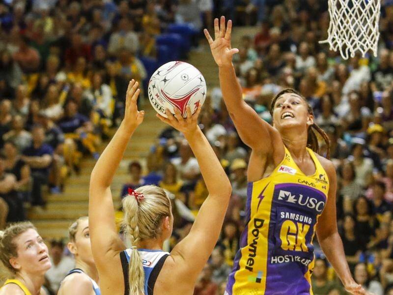 Geva Mentor (R) has been signed by Collingwood in Super Netball.