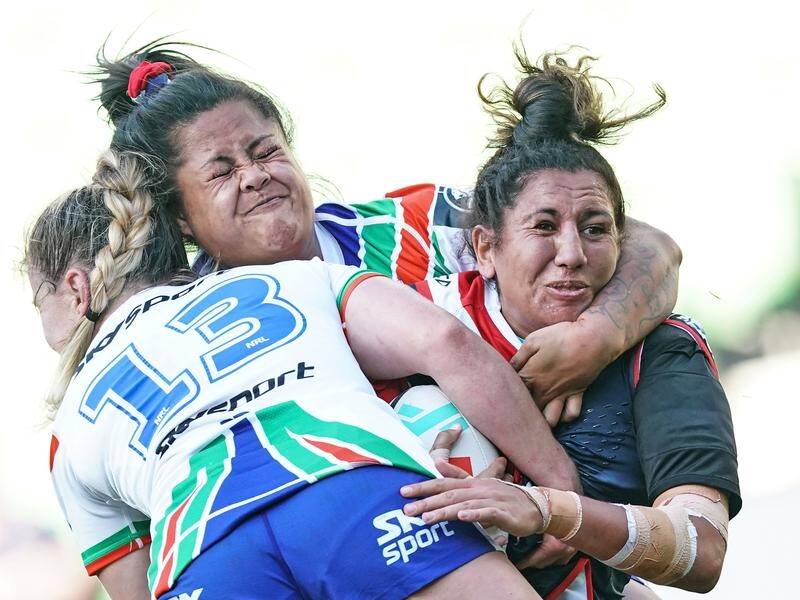 The Warriors' defence was too strong for the Roosters, who lost the NRLW season opener 16-12.