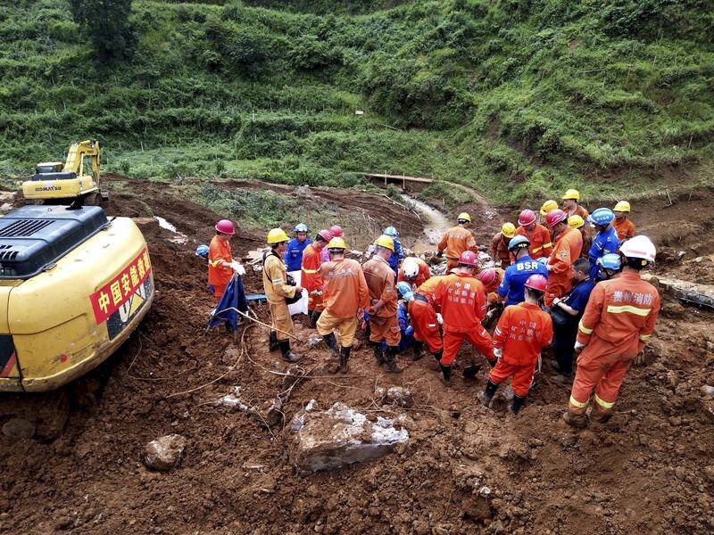 Chinese rescuers have found more bodies after a landslide in Guizhou province.