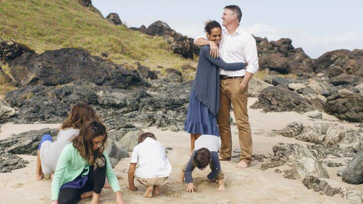 Tried to convince Malcolm Turnbull to become a minister: Rob Oakeshott enjoys some beach time with his family. Photo: James Brickwood