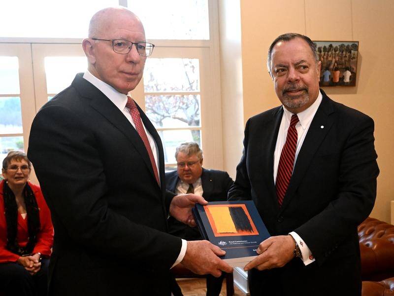 Governor-General David Hurley and royal commission chairman Nick Kaldas with the interim report. (Mick Tsikas/AAP PHOTOS)