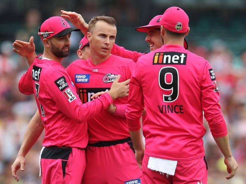 Englishman Tom Curran (C) reckons the Sixers have the depth to vie for a BBL title without him.
