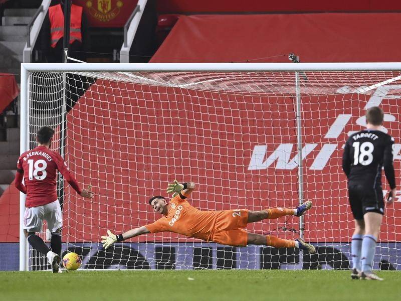Bruno Fernandes scores from the penalty spot to give Manchester United a 2-1 win over Aston Villa.