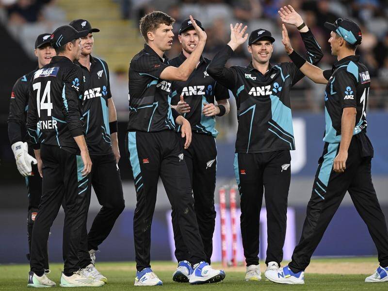 New Zealand's Ben Sears (fourth left) will make his Test debut in the series against Australia. (AP PHOTO)