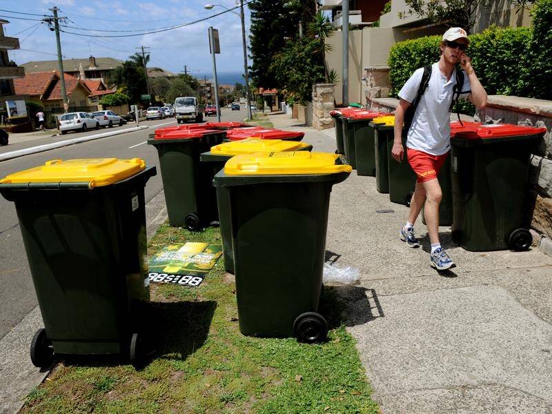 A parliamentary committee will look into Victoria's struggling recycling sector.