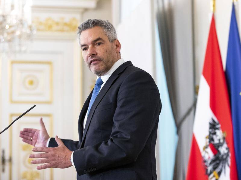 Austrian Chancellor Karl Nehammer says "the lockdown for the unvaccinated is staying".