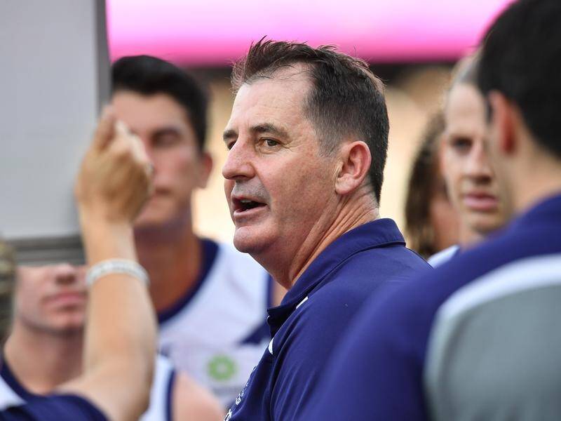 Fremantle's Ross Lyon wants to see connection between his players when they take on the Bulldogs.