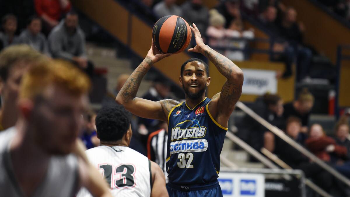 BOUNCING BACK: Davon Usher, pictured against Diamond Valley, will be back on home court on Saturday night for another clash. Picture: Kate Healy