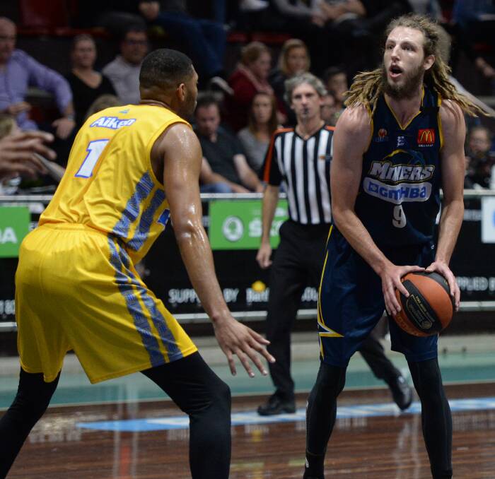 OPPORTUNITY: Ballarat Miners Craig Moller (pictured here in the game against Bendigo Braves) and Sam Short will play in overseas exhibition matches against China's Jiangsu Dragons and Yancheng City. Picture: Kate Healy 