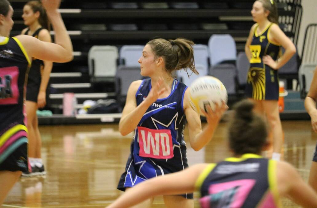 BATTLE: The Selkirk Sovereigns' championship side taking on Peninsula Waves in a round two clash at the State Netball and Hockey Centre. Picture: Chris Yeend