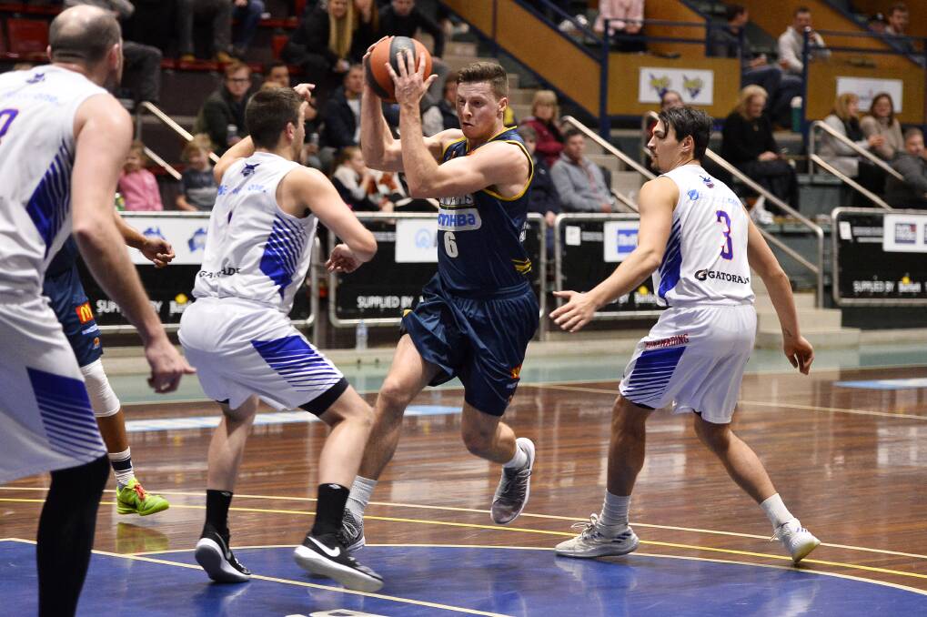 Nic Pozoglou of the Miners in action during the 2018 SEABL Men's match between the Ballarat GMHBA Miners and the Nunawading Spectres. Picture: Dylan Burns