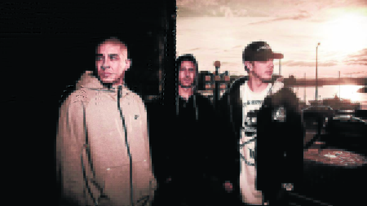 Bliss N Eso will head to Ballarat as part of their Circus Under the Stars tour.